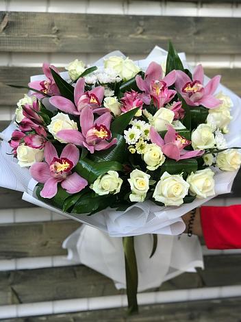 Букет цветов из: Розы и Хризантемы в Большое Сареево