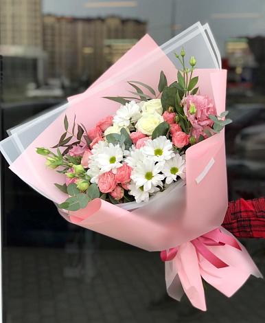 Букет цветов из: Розы, Лизиантусы и Хризантемы в Большое Сареево